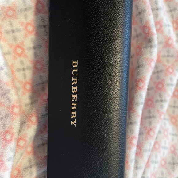 Burberry eyeglass case.  Like new.  Great condition - Picture 3 of 3